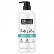 Tresemmé Smooth & Silky Conditioner With Sunflower Seed Oil & Vitamin A 940 ML
